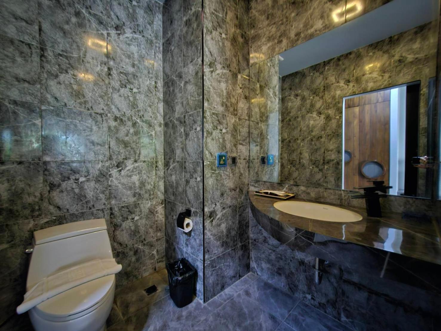 Little Loft Hotel Phuket Exterior photo